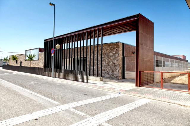 Escuela La Fatarella / Héctor Jala & Mònica Moreno - Escuela Primaria, Fachada
