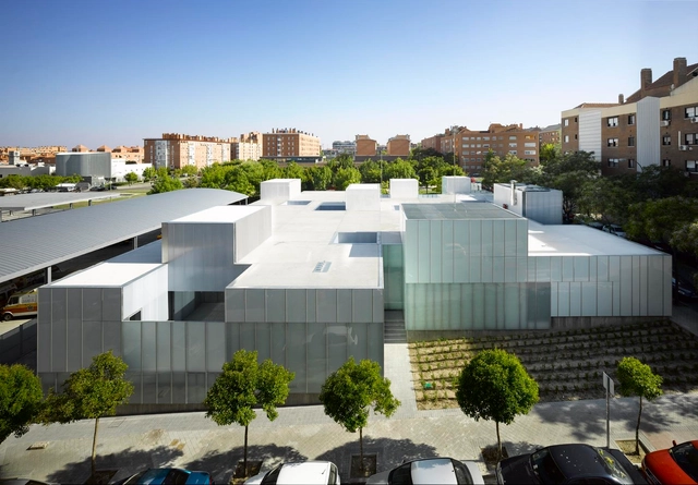 3 Centros Municipales de Salud en Madrid, San Blas + Usera + Villaverde / Estudio Entresitio - Centro De Salud, Fachada, Urbano