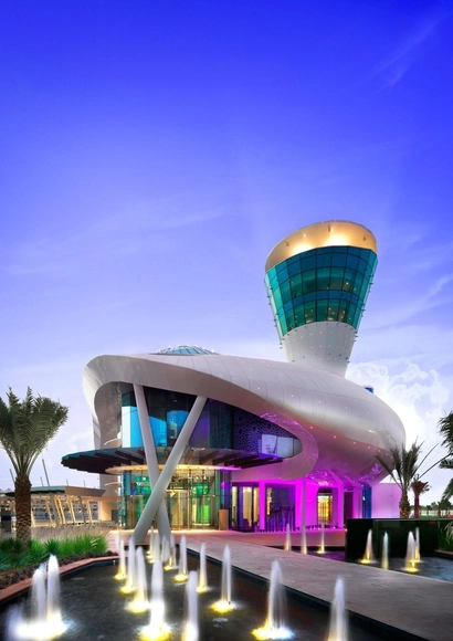 Yas Island Yacht Club / Omiros One Architecture - Arquitectura Deportiva