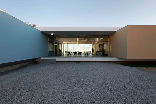 Escola de hotelaria e turismo / Eduardo Souto de Moura + Graça Correia - Escolas