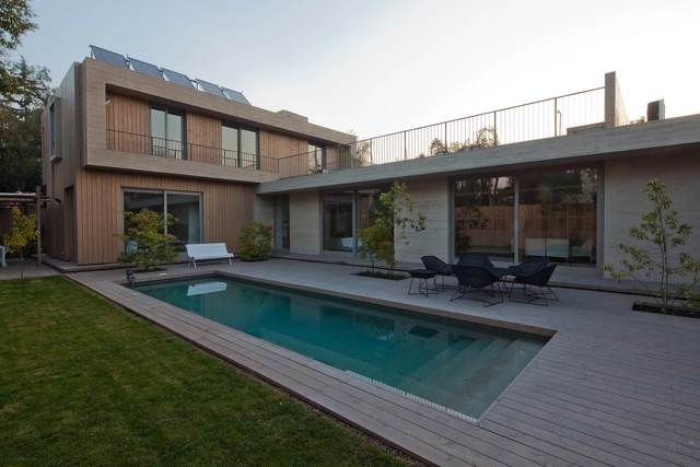 Casa AU / Andreu Arquitectos - Casas, Patio interior, Fachada, Puerta, Sillas