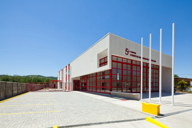 5º Compañía Cuerpo de Bomberos de Concepción / Andreu Arquitectos - Estación De Bomberos, Fachada
