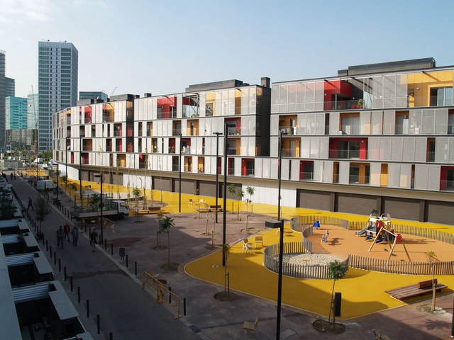 Bloque de 60 Viviendas, Locales y Aparcamiento / ONL Arquitectura - Vivienda Colectiva, Fachada
