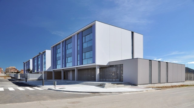 Escuela Secundaria Pla Marcel / ONL Arquitectura - Escuelas