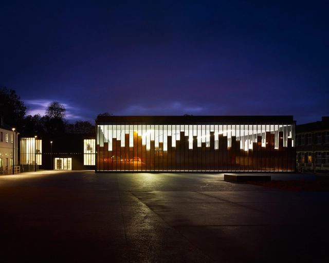 Ginásio e Esplanada da Câmara Municipal / LAN Architecture - Renovação