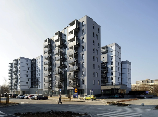 Edificio de Oficinas y Viviendas Savica  / Studio Za Arhitekturu - Residencial