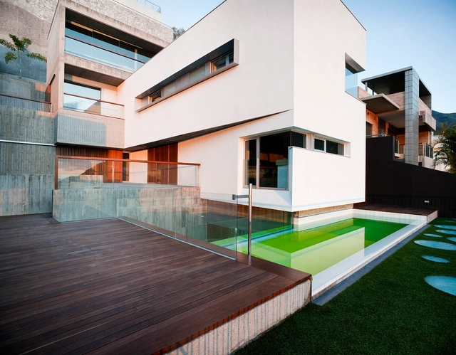 Casa J&E / Equipo Olivares Arquitectos - Casas, Patio interior, Fachada, Puerta, Barandas, Escaleras