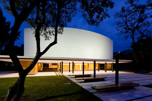 Teatro Universitario Carlos Cueva Tamariz / Javier Durán - Otros Edificios, Fachada