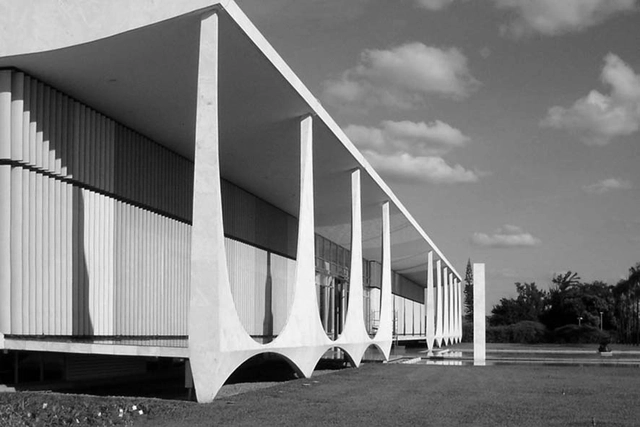 Clásicos de Arquitectura: Palácio da Alvorada / Oscar Niemeyer - Edificios Institucionales, Fachada, Arco, Pilares