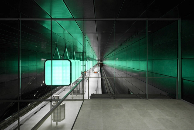 Diseño de Iluminación en la estación de metro Universidad Hafencity, Hamburgo  / Pfarré Lighting Design - Iluminacion, Escaleras, Barandas