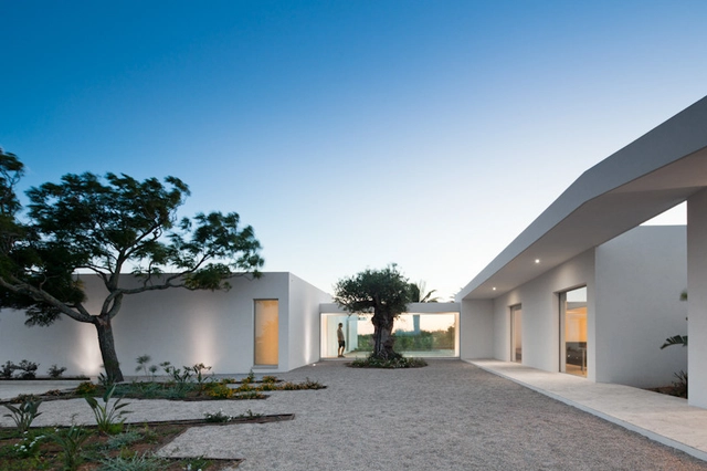 Casa em Tavira / Vitor Vilhena Architects - Casas