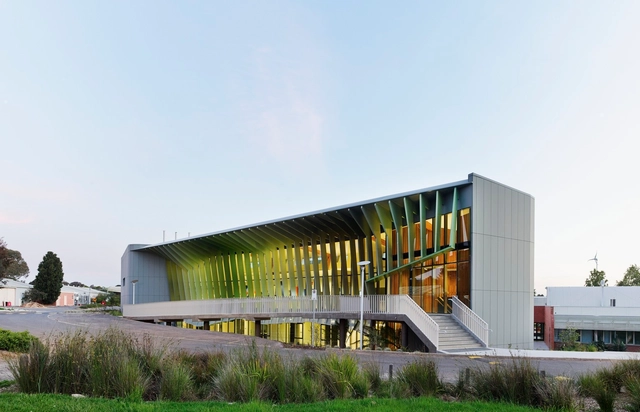 Centro de Sustentabilidad y Oportunidad de Innovación Knox / Woods Bagot - Centro Comunitario