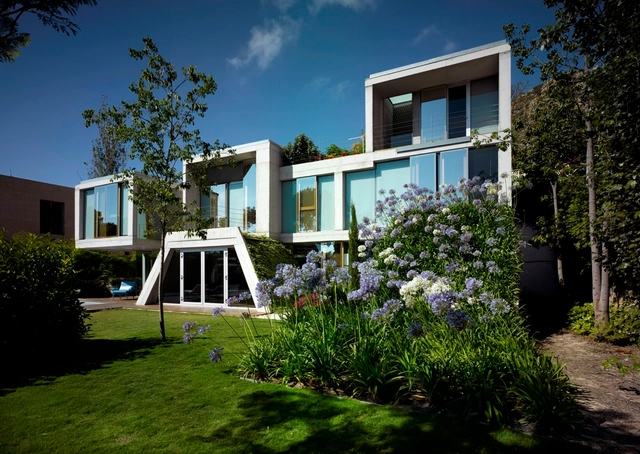 Garden House / Joaquín Alvado Bañón - Casas