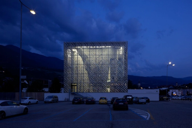 Indoor Rock Climbing / W. Meraner - M. Mutschlechner - Centro Multideportivo