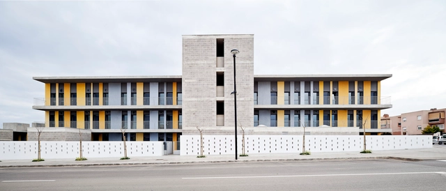 Viviendas de Protección Oficial / VORA Arquitectura - Vivienda Social, Fachada