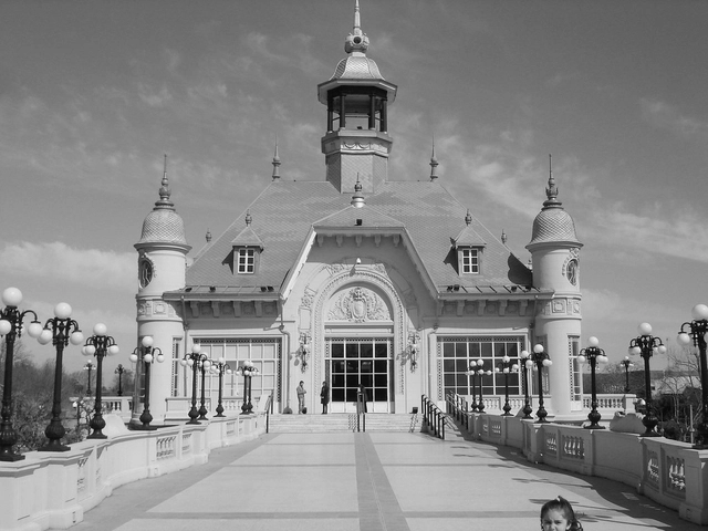 Clásicos de Arquitectura: Museo de Arte Tigre / Pablo Pater + Luis Dubois - Museo, Fachada, Arco, Arcada, Pilares