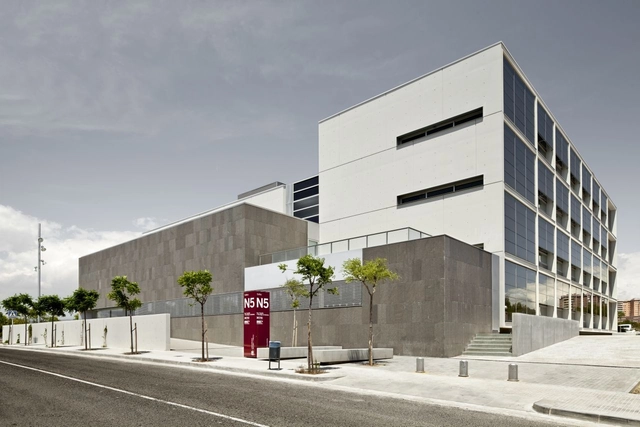 Research Center in Sustainable Chemistry - Tarragona University  / taller 9s arquitectes - University, Facade