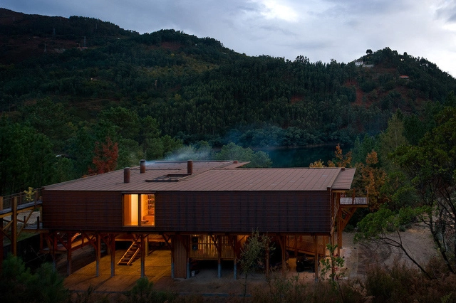 Casa Adpropeixe / Carlos Castanheira & Clara Bastai - Casas, Fachada, Bosque
