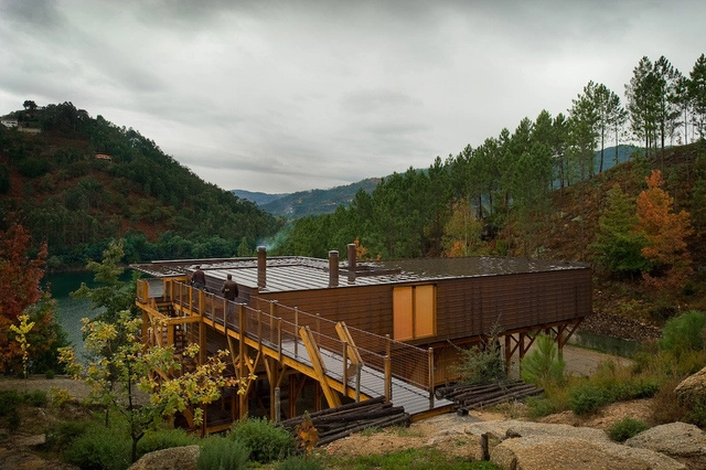 Casa Adpropeixe / Carlos Castanheira & Clara Bastai - Casas