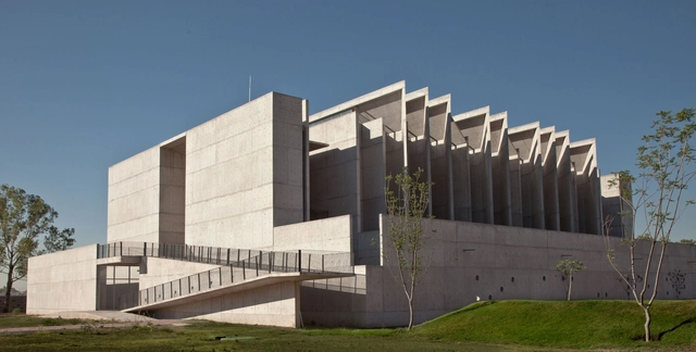 Unidad de Innovación, Aprendizaje y Competitividad (UIAC) de la Universidad Iberoamericana de León / Landa + Martínez Arquitectos - Educación Superior, Fachada