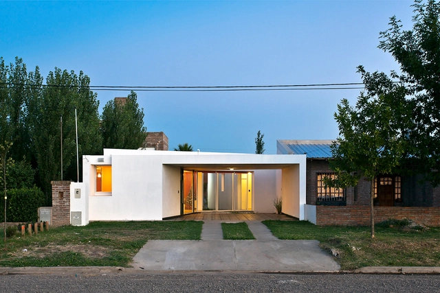 Fiore住宅 / Cekada-Romanos Arquitectos - 独立住宅