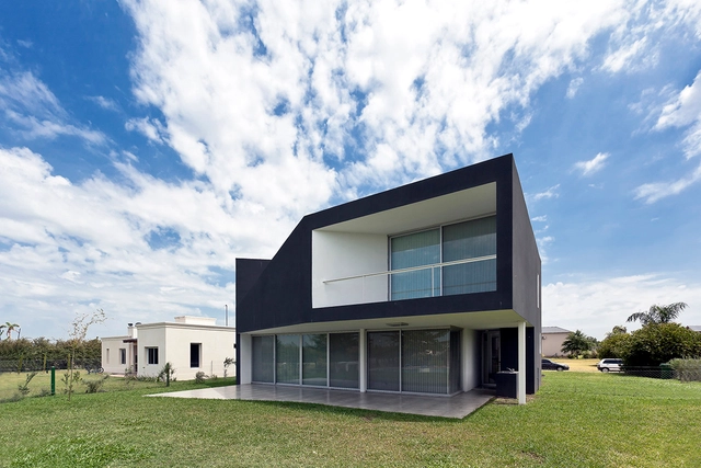 米拉弗洛雷斯住宅/ Cekada-Romanos Arquitectos - 独立住宅