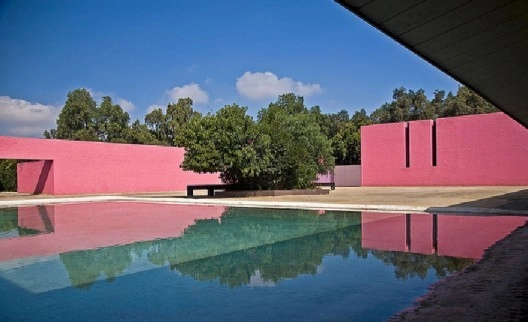 Casa projetada por Luis Barragán está à venda - Imagem de Destaque