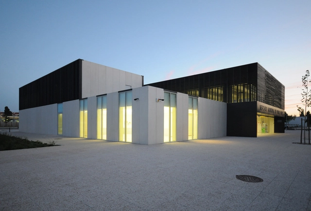 Mercado Municipal de Pinhal Novo / Silva Dias Arquitectos - Arquitectura Comercial, Fachada, Puerta