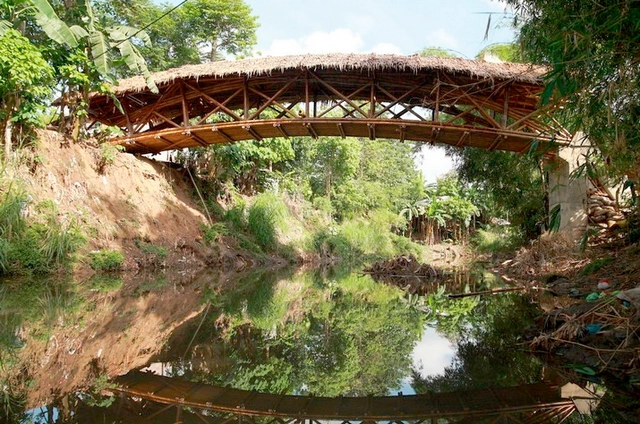 Puente Peatonal de Bambú es construído por la comunidad de Davao en Filipinas - Sustentabilidad