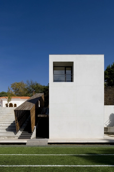 Campo de Santa Cruz / José Cabral Dias + Luís Miguel Correia - Centro Polideportivo