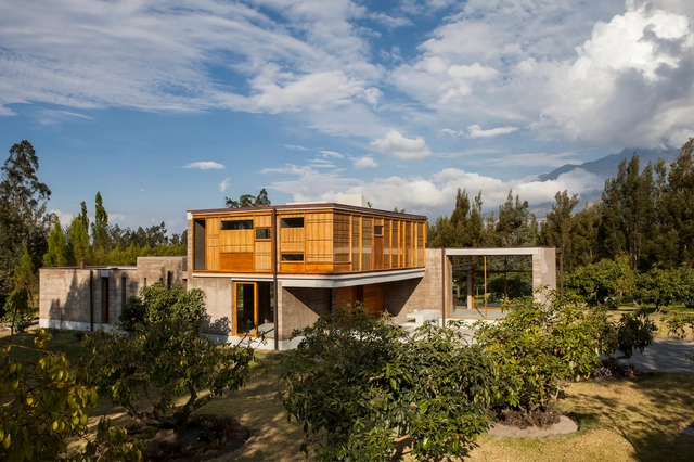Casa En Cotacachi / Arquitectura X - Casas, Jardín, Fachada