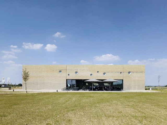 特拉诺瓦项目/ Lüderwaldt Architects事务所 - 展览中心