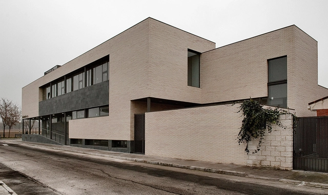 Aulario De Cobeña / GEA Arquitectos - Salas De Clases, Fachada