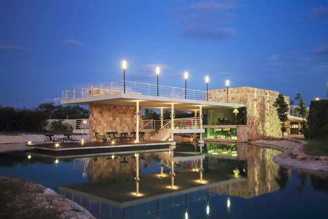 Casa Club Punta Lago / Seijo Peon Arquitectos - Recreação  E Treinamento