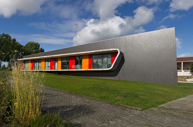 Escuela De Danza En Oleiros / NAOS Arquitectura - Aprendizaje, Fachada