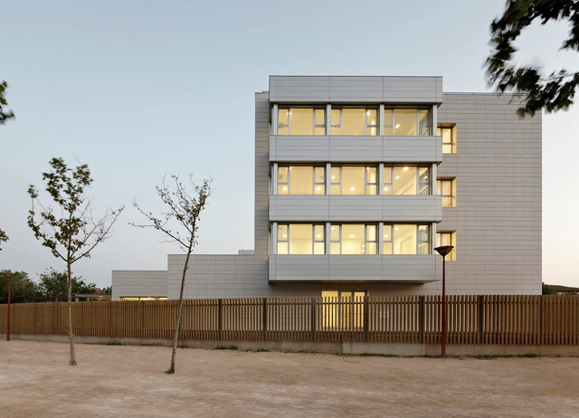 Assisted Living for the Elderly in Utebo / Basilio Tobías - Residential Architecture