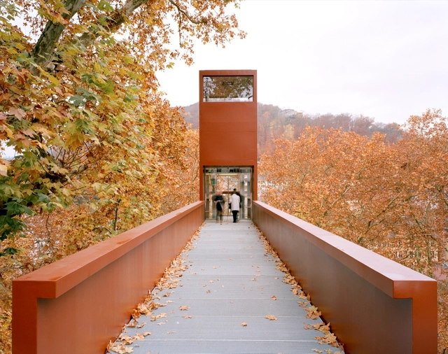 Passarela e passeio público sobre o Limmat  / Leuppi & Schafroth Architekten - Passarela