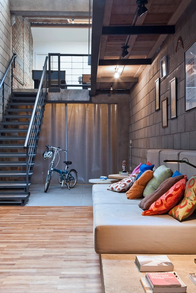 Loft Vasco / ILLA - Renovação, Dormitório, Escada, Viga, Corrimão