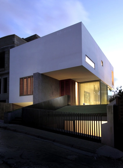Casa Colgante / Chris Briffa Architects - Casas
