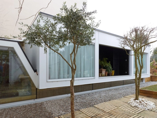 Down Up House / Avignon-Clouet Architectes - Houses, Courtyard, Facade