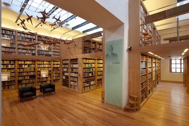 José Luis Martínez Library / Alejandro Sánchez García - Interior Design