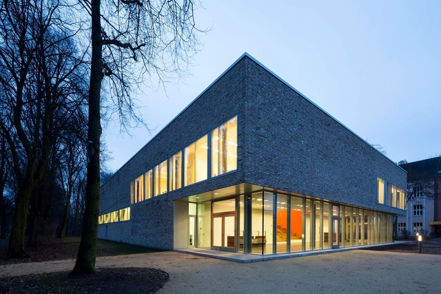 Sprach und Bewegungszentrum / eins:eins architekten - Centro Comunitario