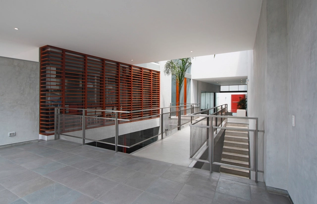 Casa Calle / Seinfeld Arquitectos - Casas, Escaleras, Barandas, Fachada, Fijación Vigas
