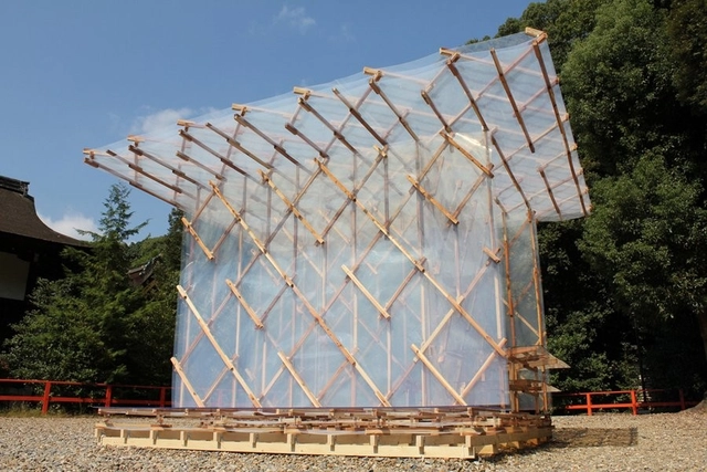 Vivienda temporal construida con imanes, por Kengo Kuma & Asociados - Imagen Principal