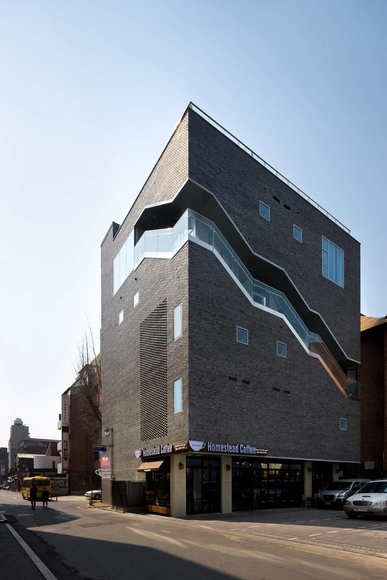 Ladrillos / Doojin Hwang Architects - Universidad