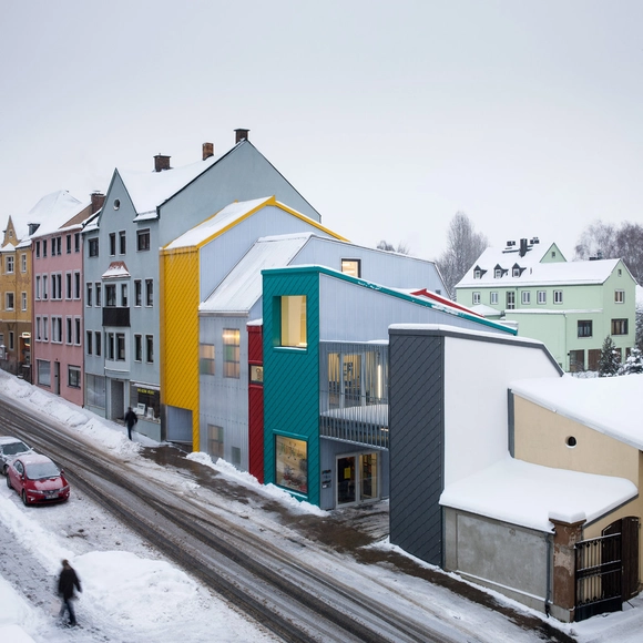 Centro de día para niños (Haus der Tagesmütter) en Selb / Gutiérrez-delaFuente Arquitectos + TallerDE2 - Kindergarten
