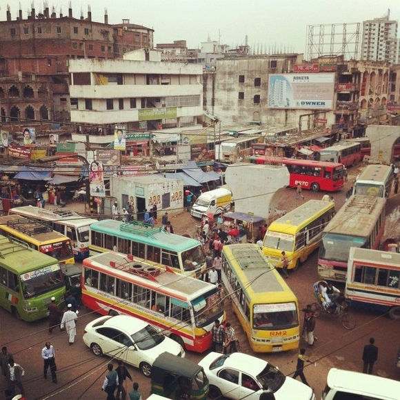 Criam o primeiro mapa de percursos de ônubus públicos de Dhaka, Bangladesh - Imagem de Destaque