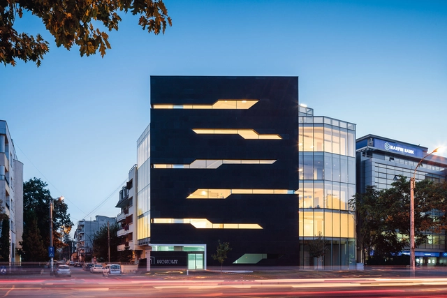 Edificio de Oficinas Monolit / Igloo Architecture - Edificio De Oficinas