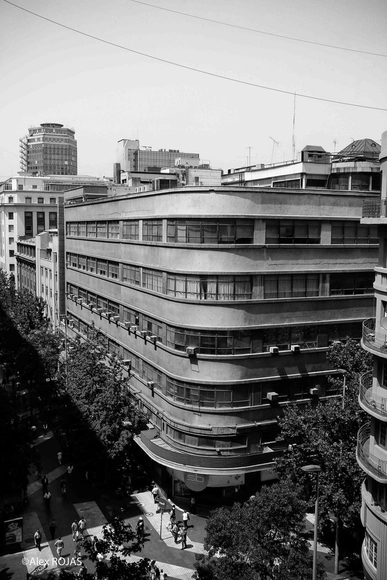 Clásicos de Arquitectura: Edificio Oberpaur / Sergio Larraín García-Moreno + Jorge Arteaga - Arquitectura Comercial, Fachada, Urbano