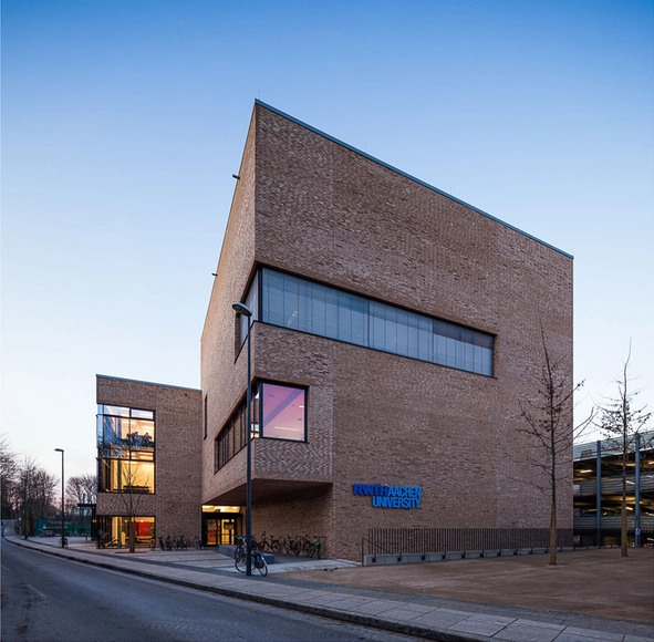 Hörsaalzentrum / HH+F Architekten - Otros Edificios